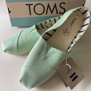 Aqua TOMS size 11